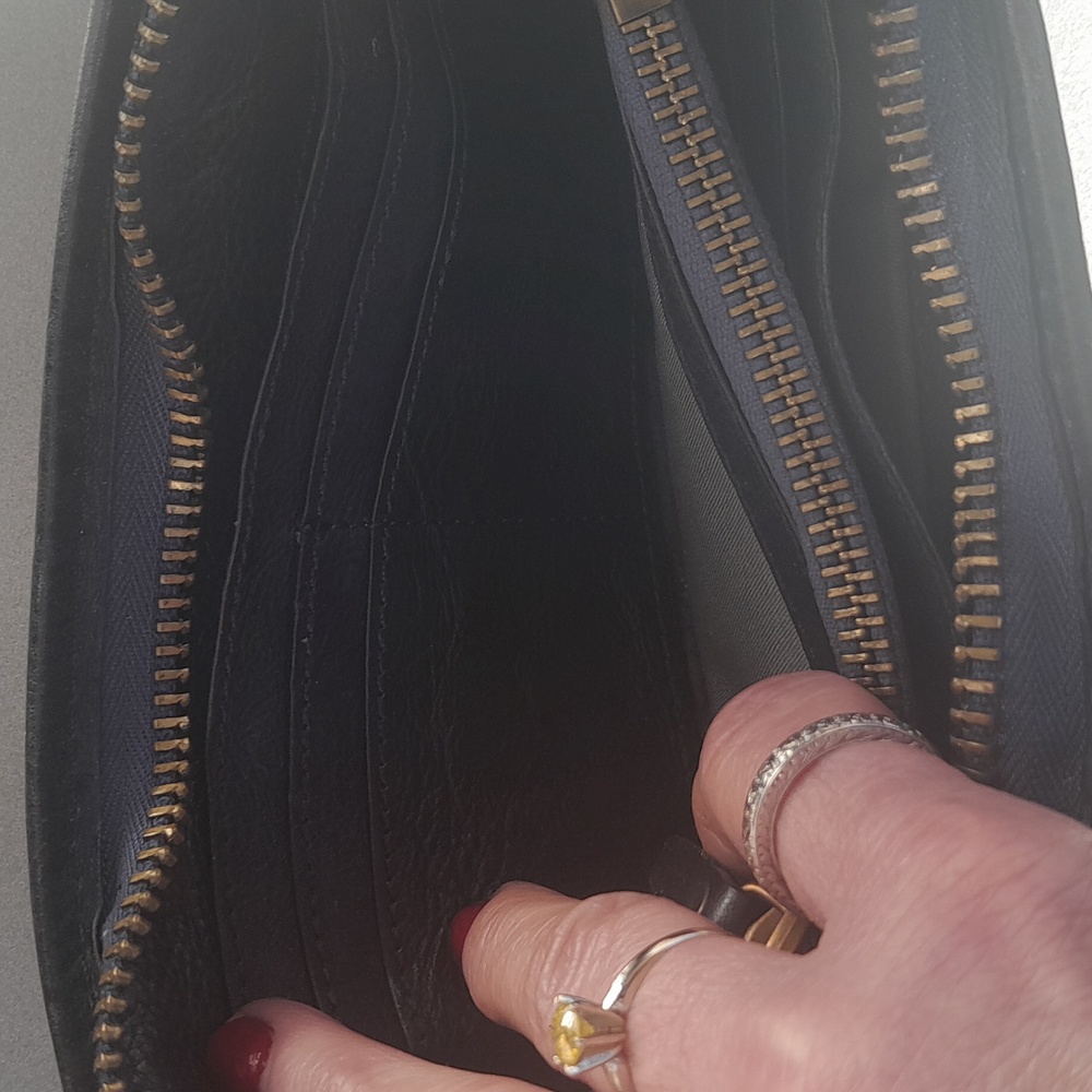 NwoT! Old Trend navy wallet with nail head -studs! F - Picture 6 of 6